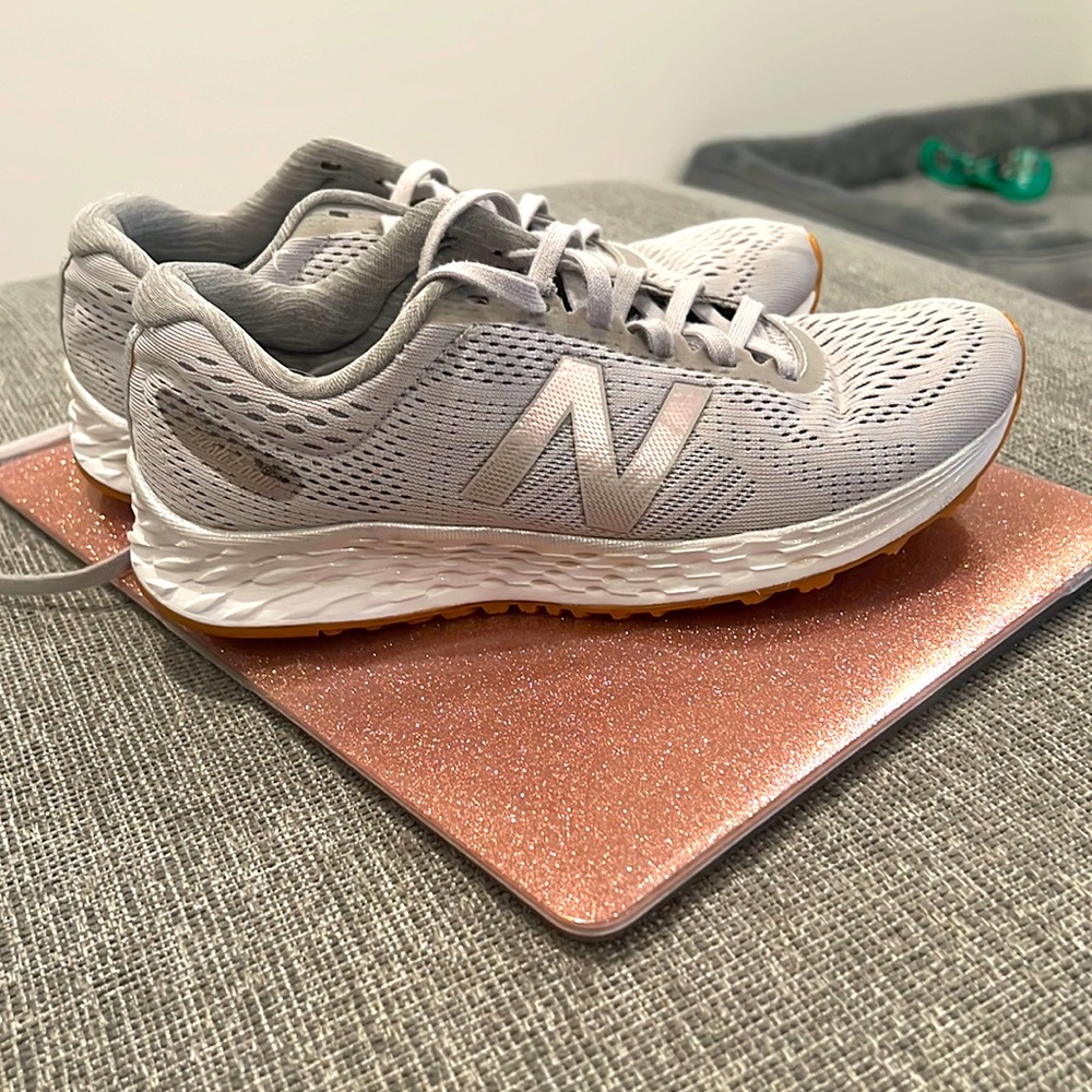 Grey Women’s New Balance sneakers
